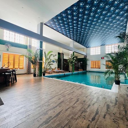 Golden Retreat Hotel Baharampur Exterior photo