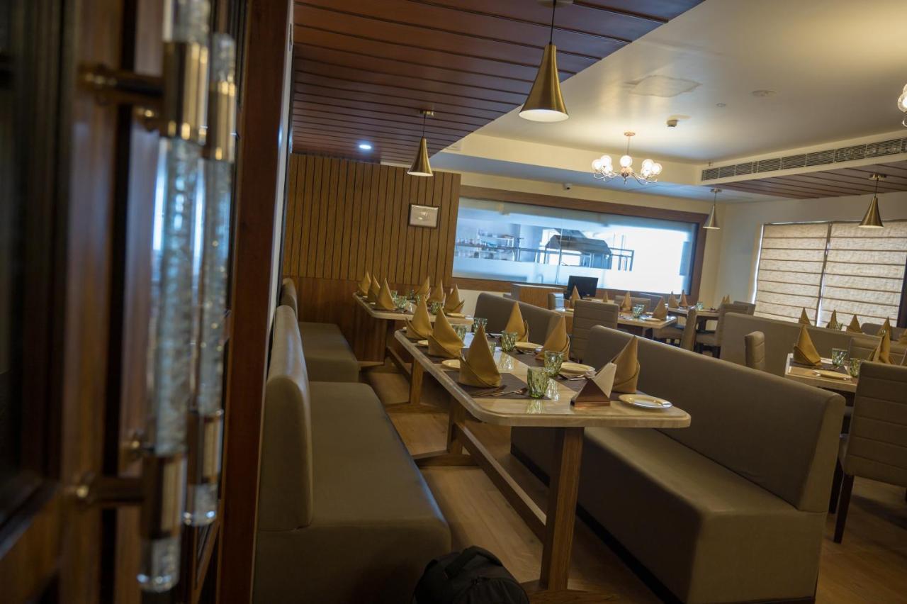 Golden Retreat Hotel Baharampur Exterior photo