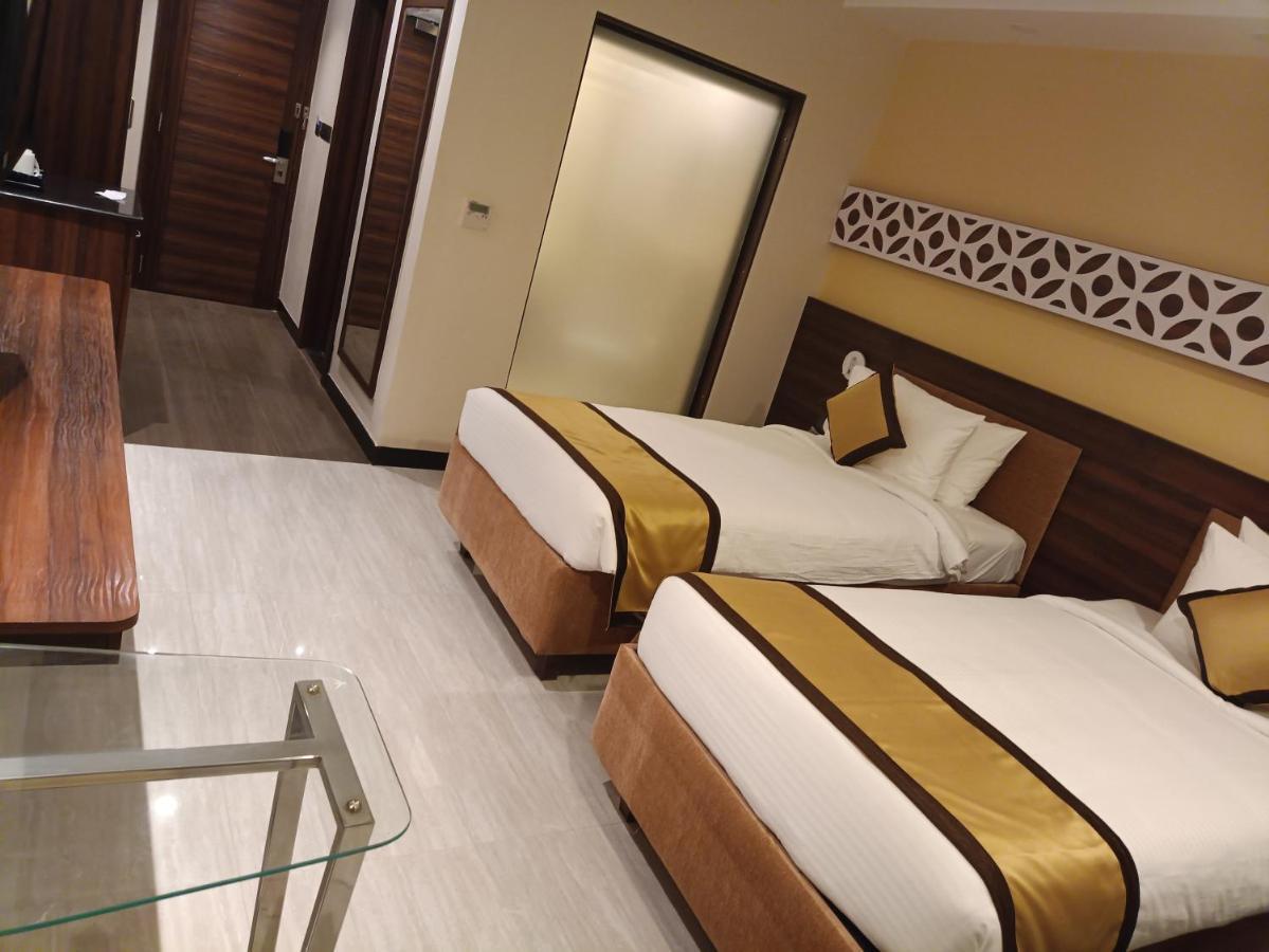 Golden Retreat Hotel Baharampur Exterior photo