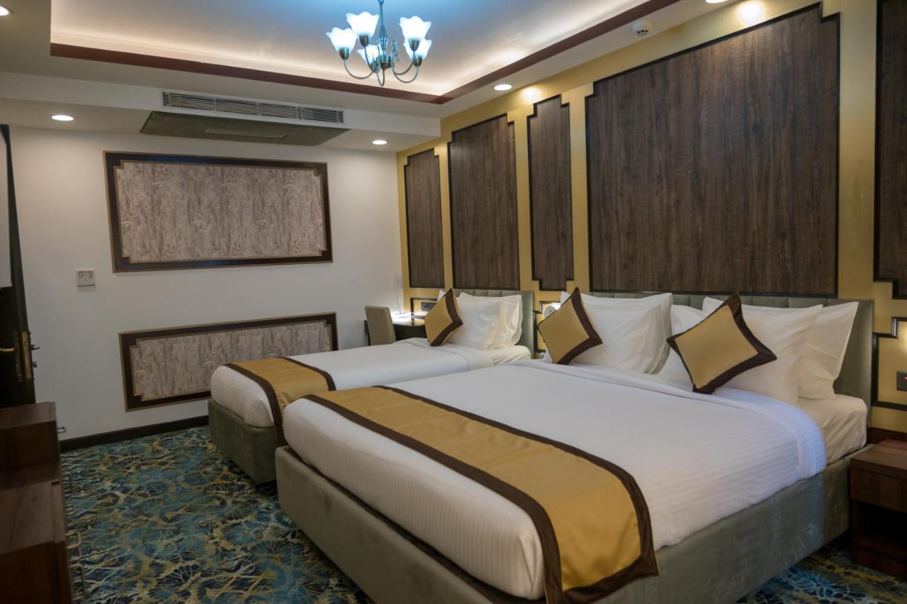 Golden Retreat Hotel Baharampur Exterior photo