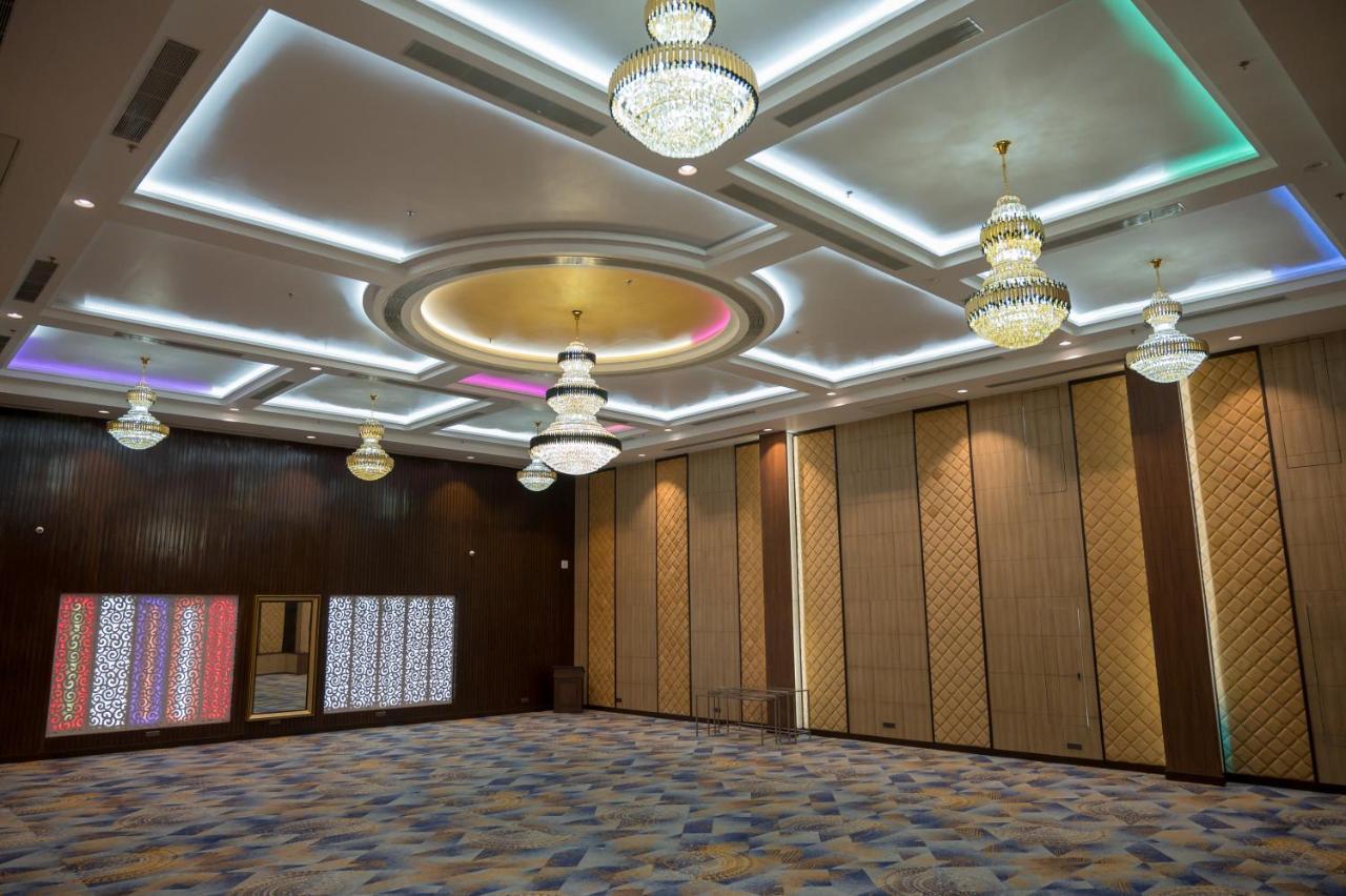 Golden Retreat Hotel Baharampur Exterior photo