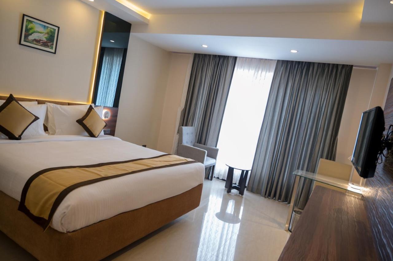 Golden Retreat Hotel Baharampur Exterior photo