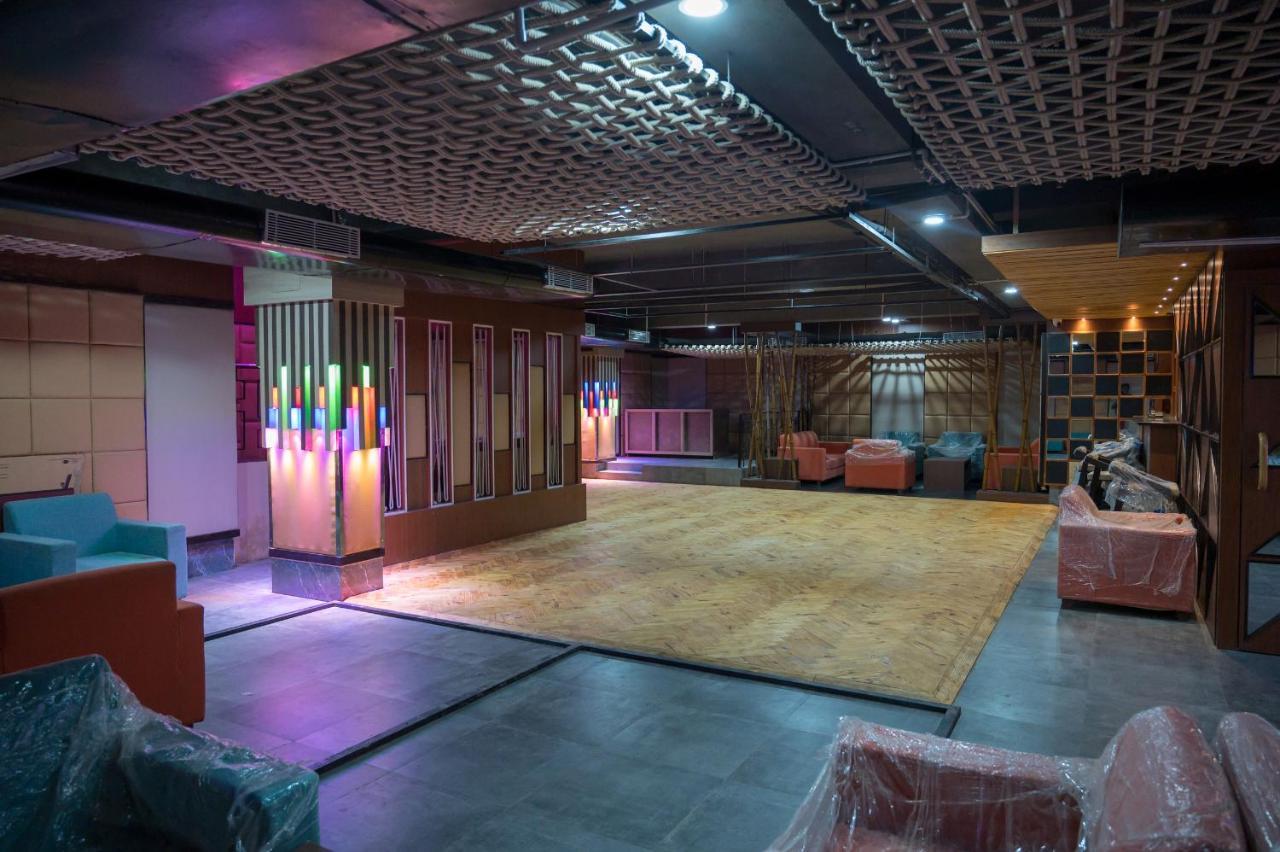 Golden Retreat Hotel Baharampur Exterior photo