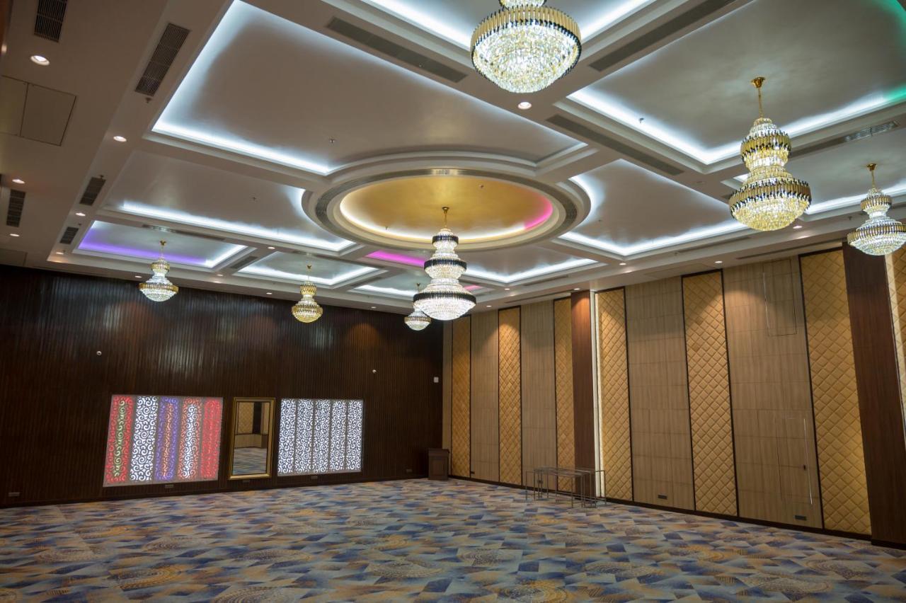 Golden Retreat Hotel Baharampur Exterior photo
