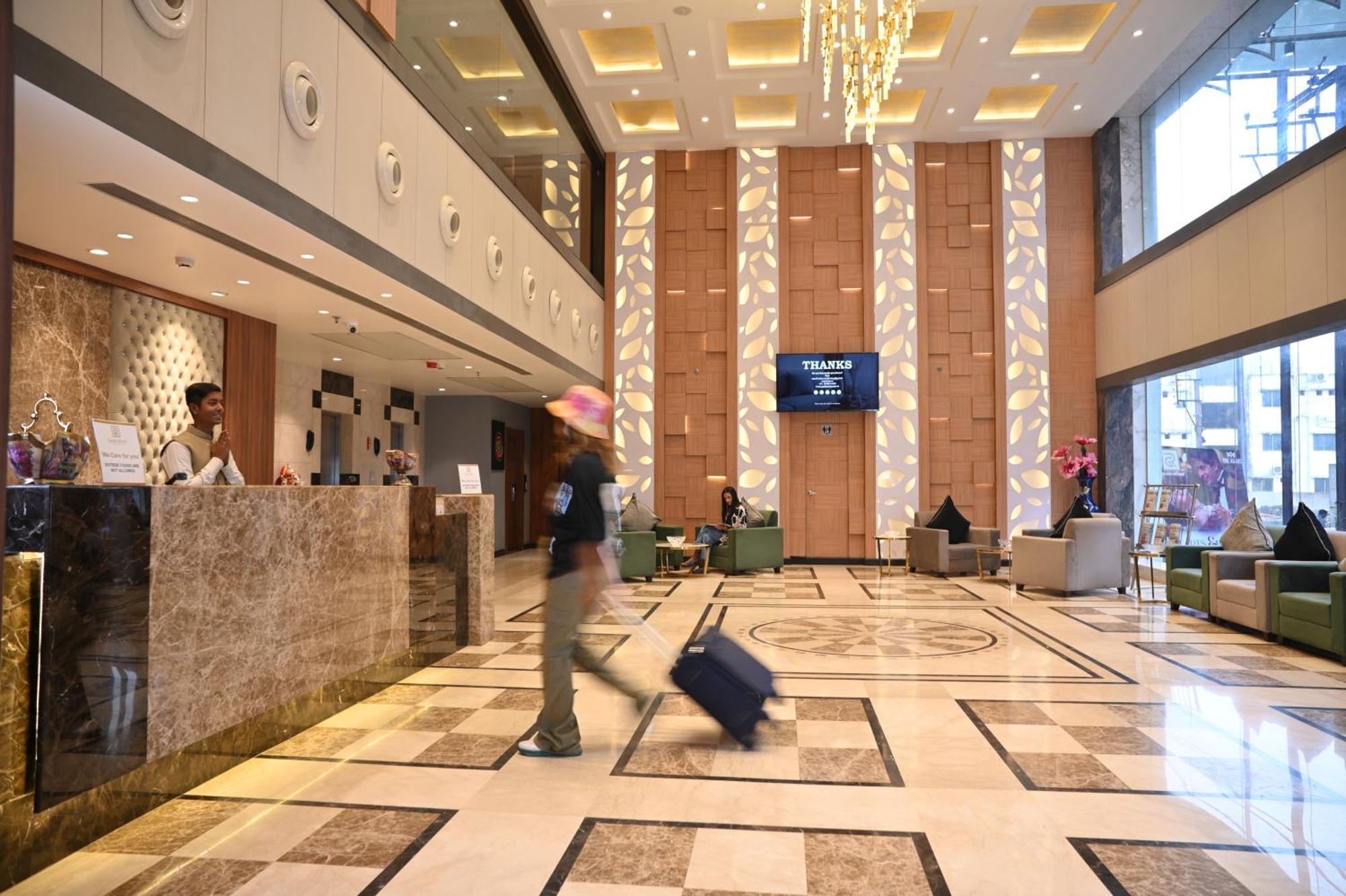Golden Retreat Hotel Baharampur Exterior photo