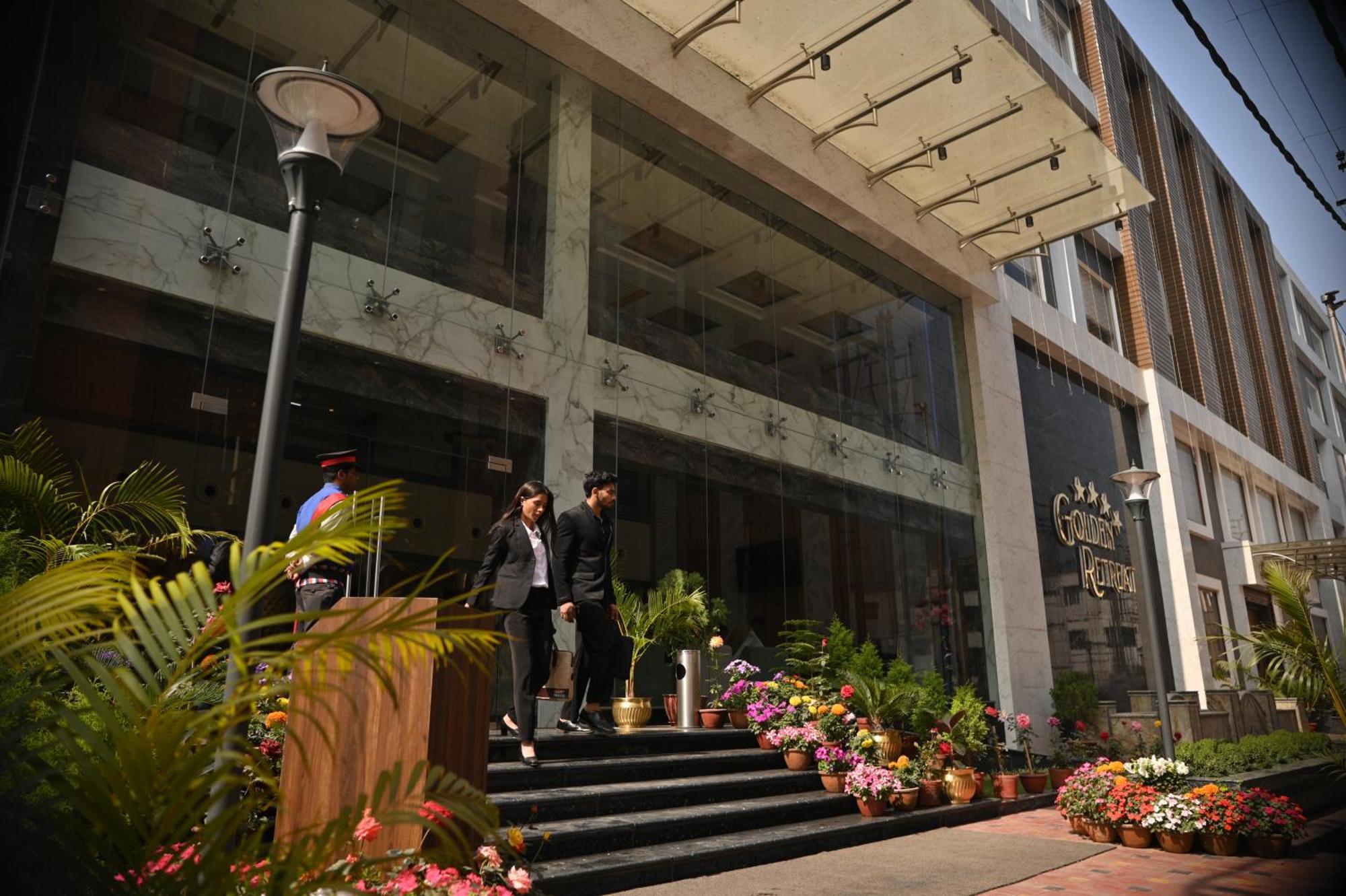 Golden Retreat Hotel Baharampur Exterior photo