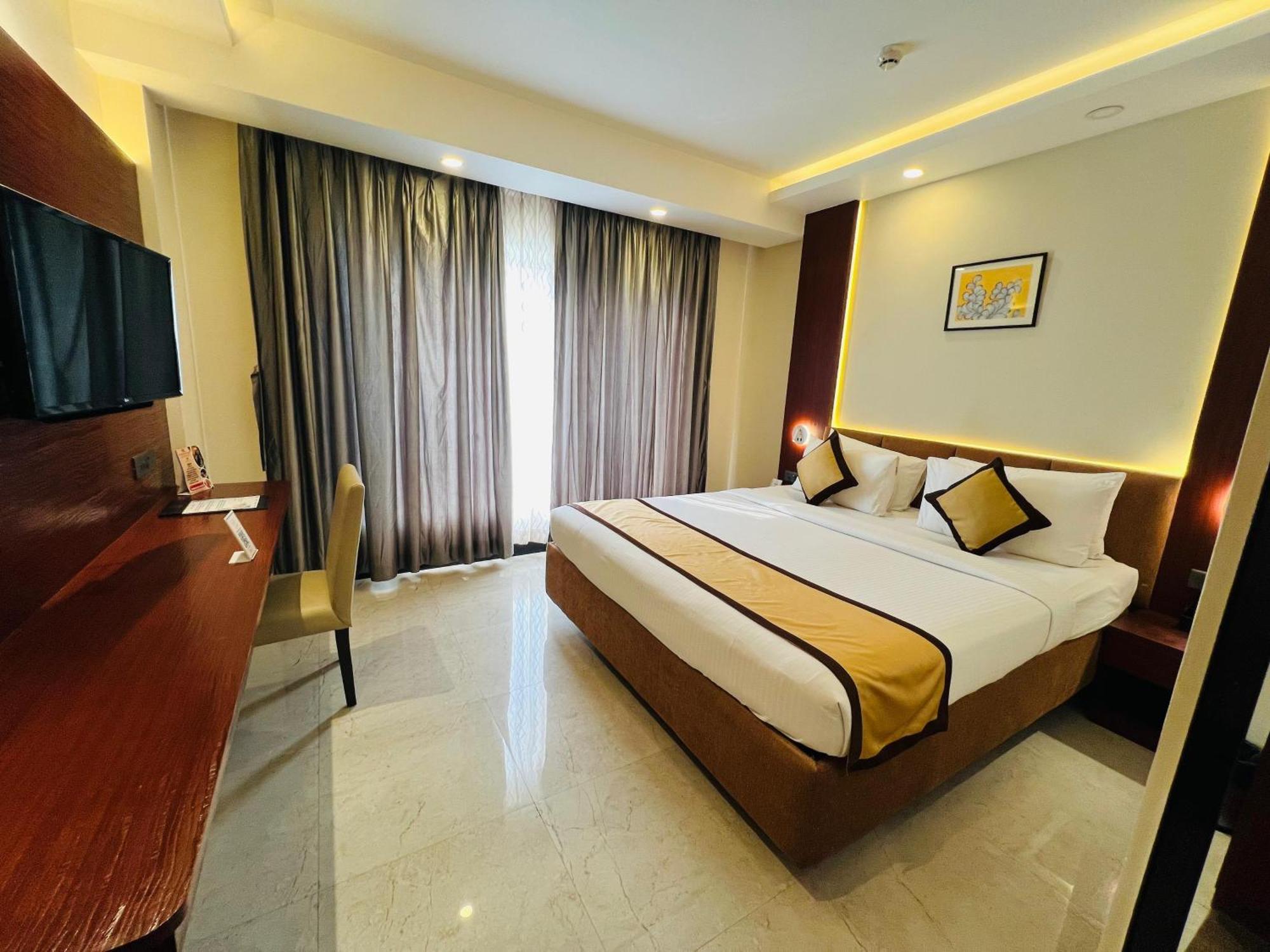Golden Retreat Hotel Baharampur Exterior photo
