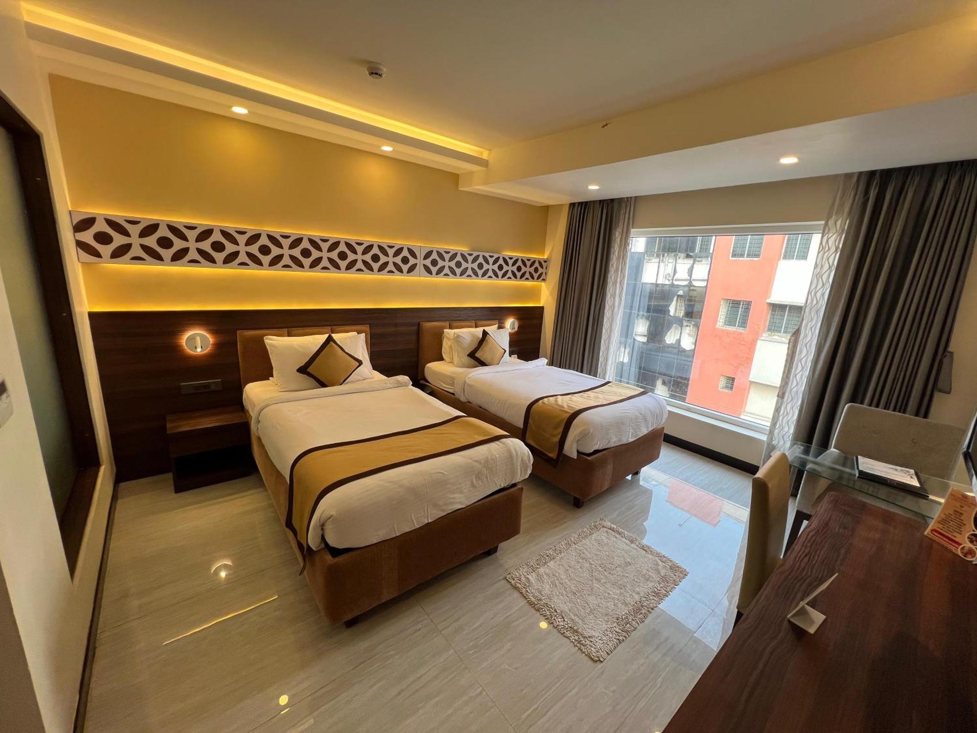 Golden Retreat Hotel Baharampur Exterior photo