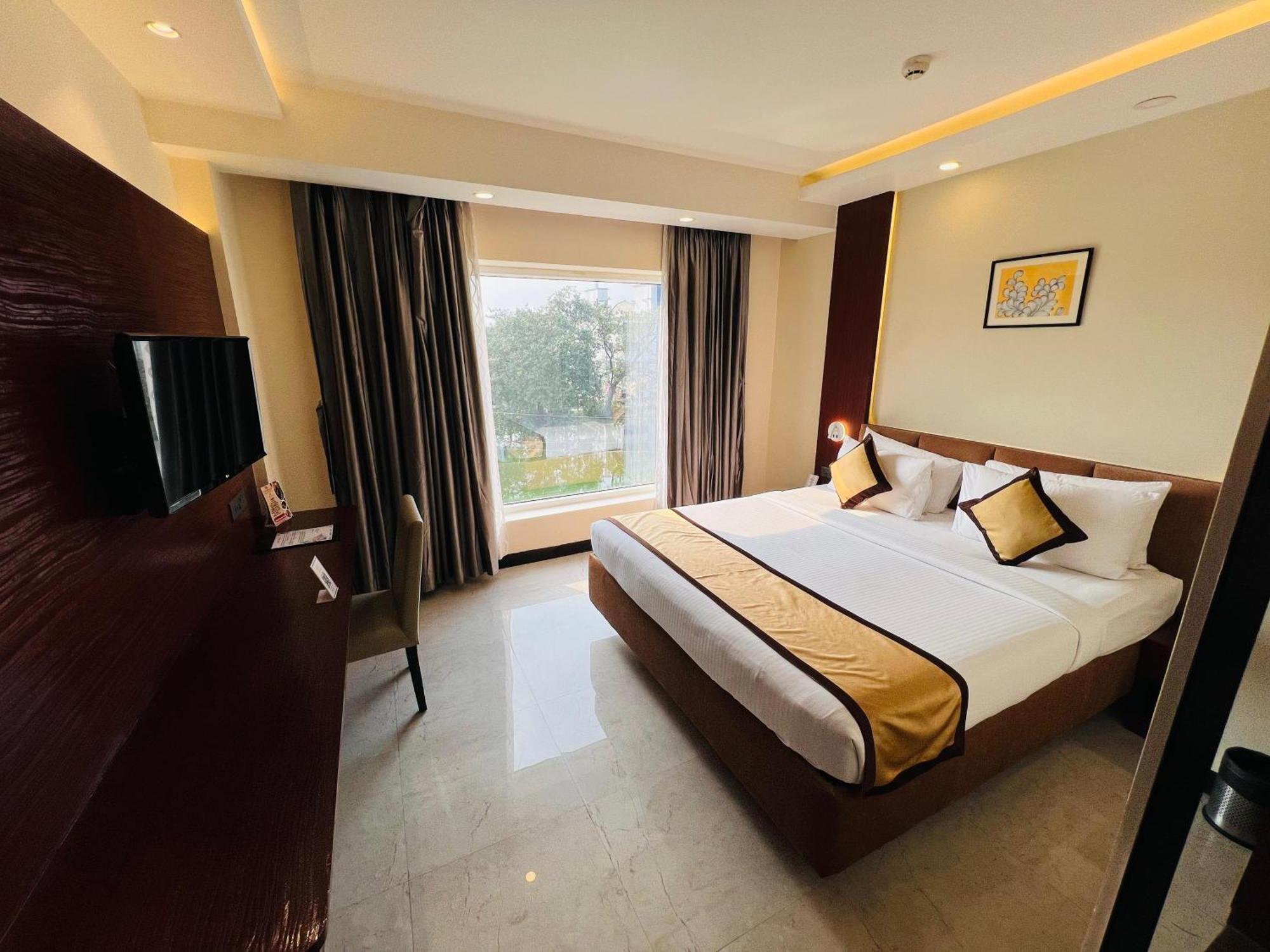 Golden Retreat Hotel Baharampur Exterior photo
