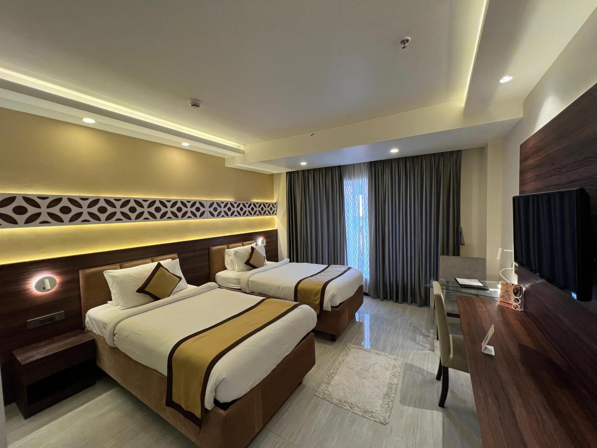 Golden Retreat Hotel Baharampur Exterior photo
