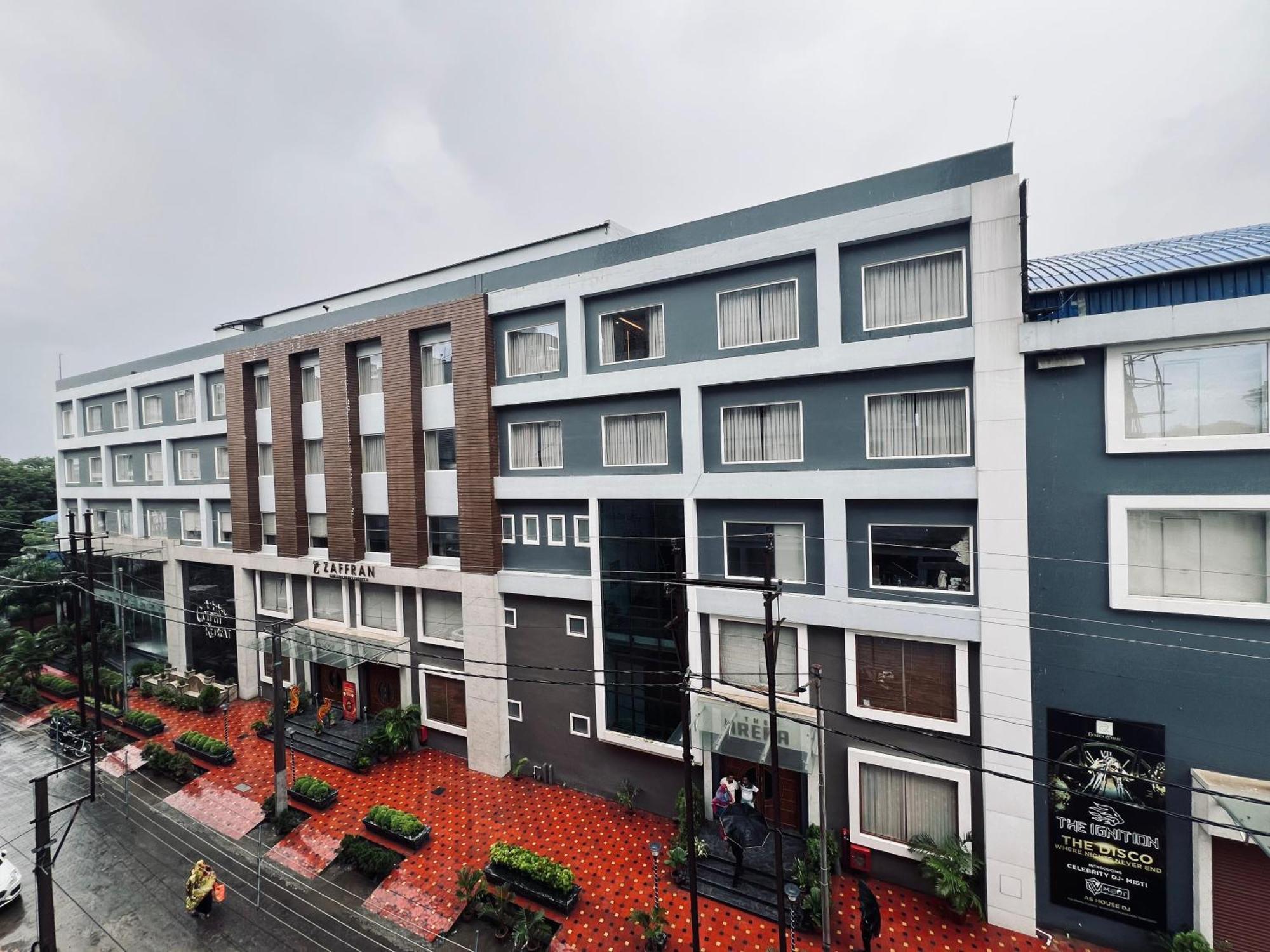 Golden Retreat Hotel Baharampur Exterior photo