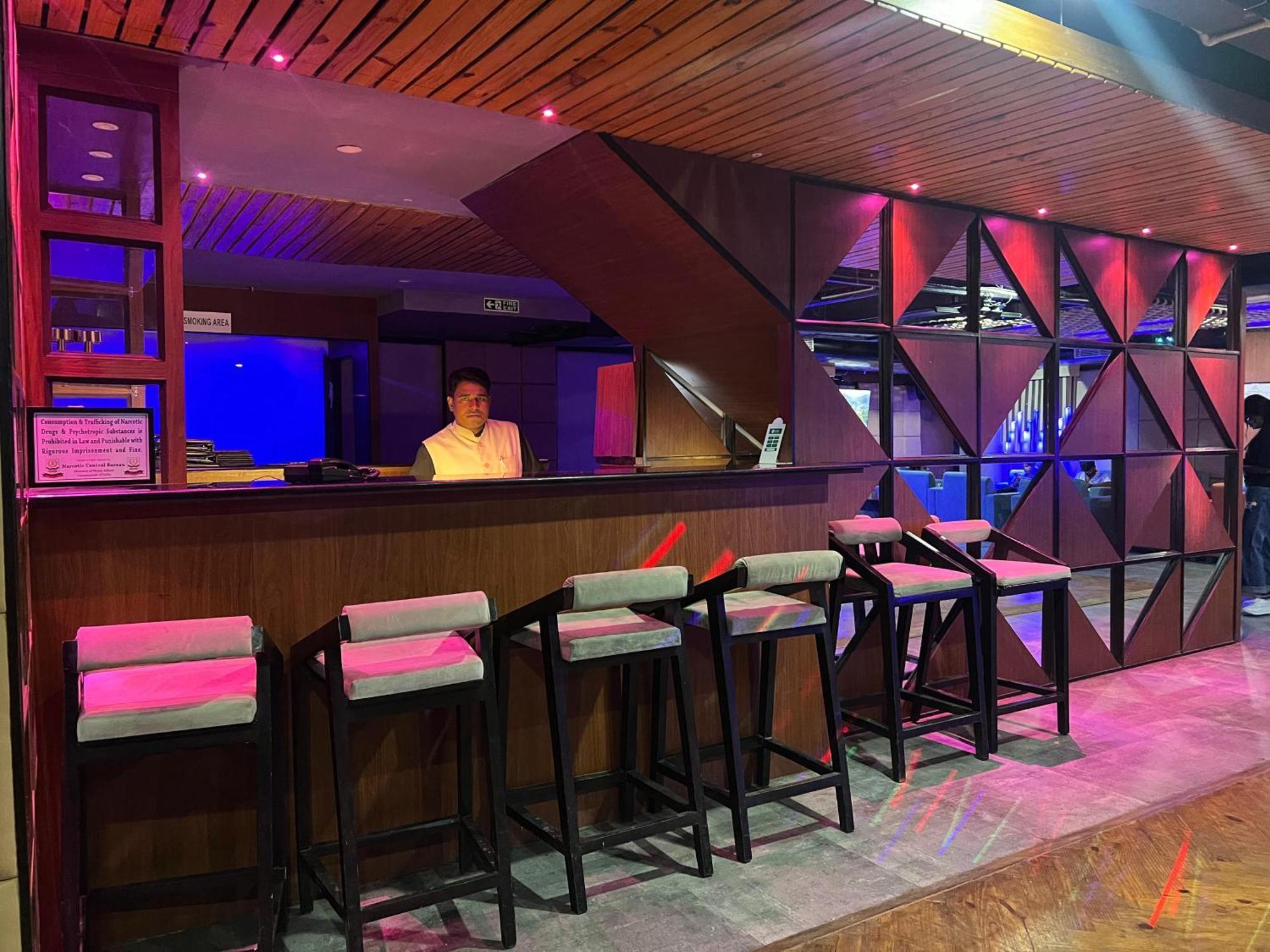 Golden Retreat Hotel Baharampur Exterior photo