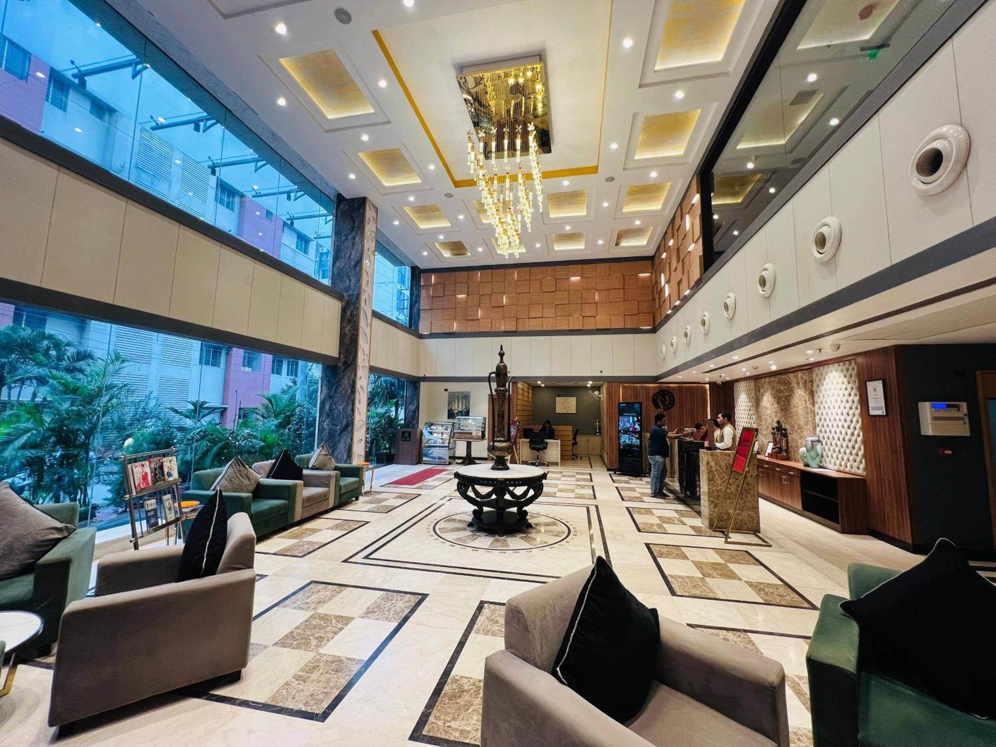 Golden Retreat Hotel Baharampur Exterior photo