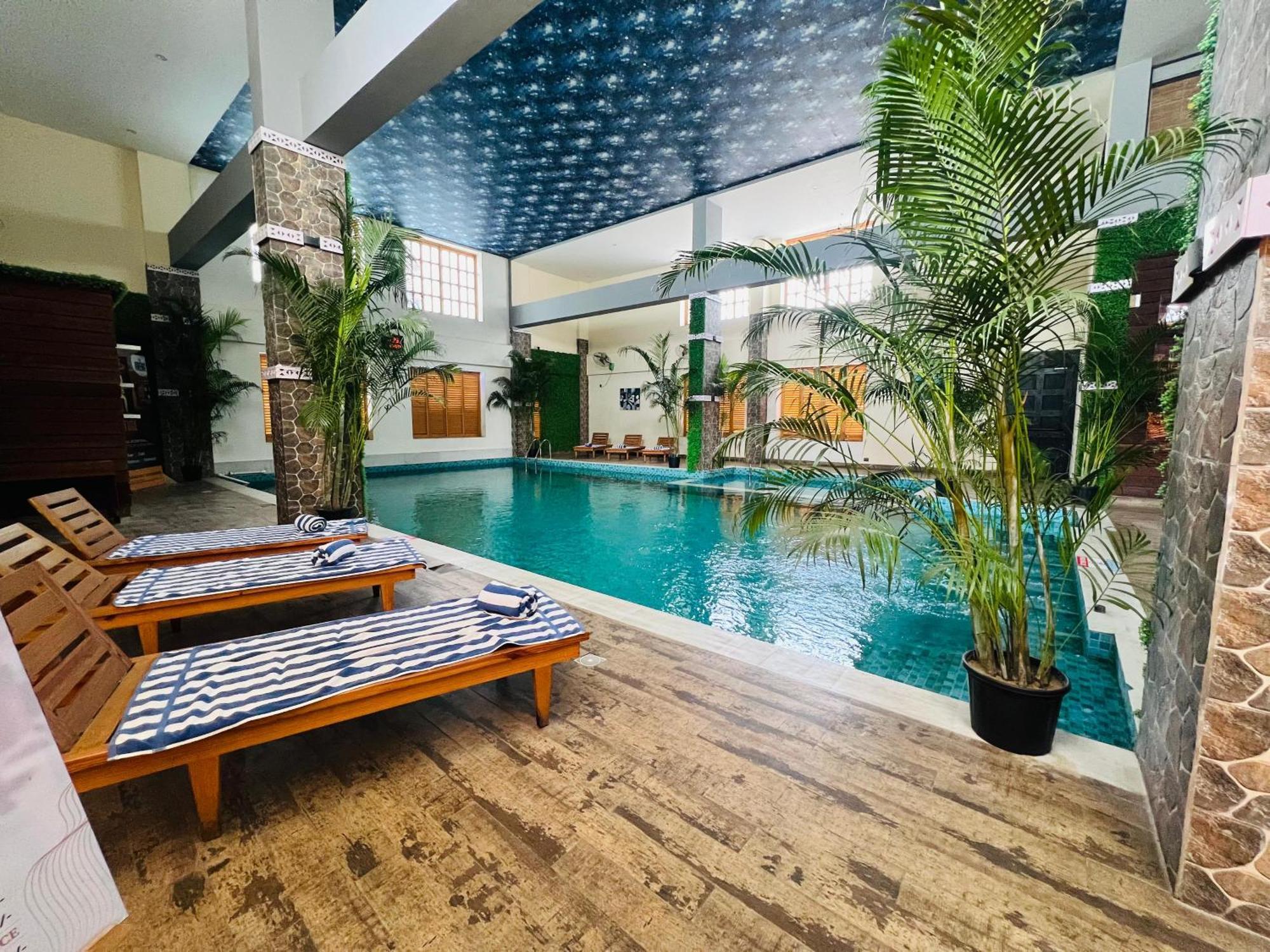 Golden Retreat Hotel Baharampur Exterior photo